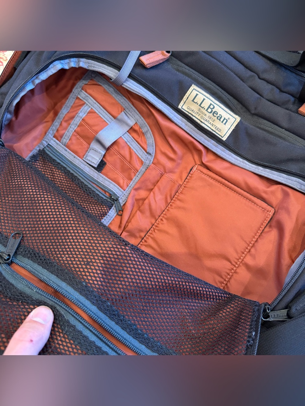 Beautiful New L.L. Bean Black Men's Messenger Bag! - Picture 8 of 8
